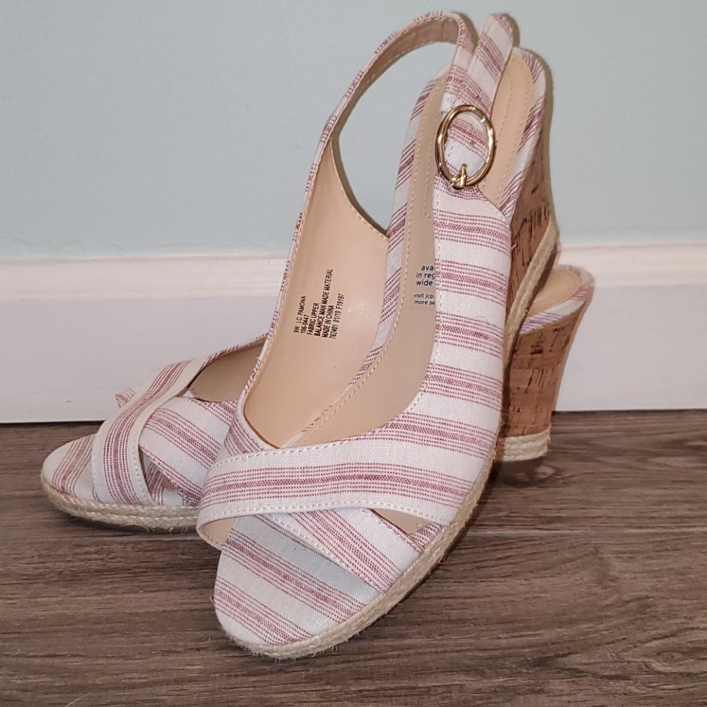NWOT! Liz Claiborne Wedge Sandals 👡